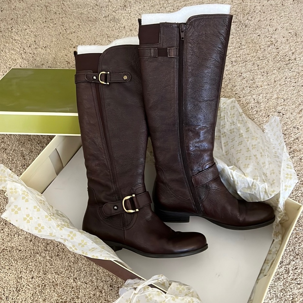 Naturalized riding boot
